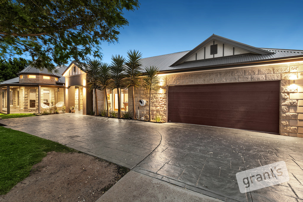 25 Braybrook Drive NARRE WARREN SOUTH VIC 3805 House For Sale 10815689