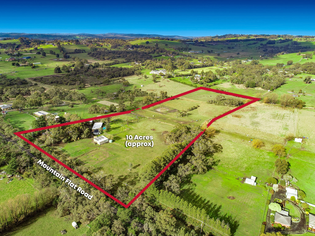 4 Mountain Flat Road NARRE WARREN EAST VIC 3804 AcreageSemirural For