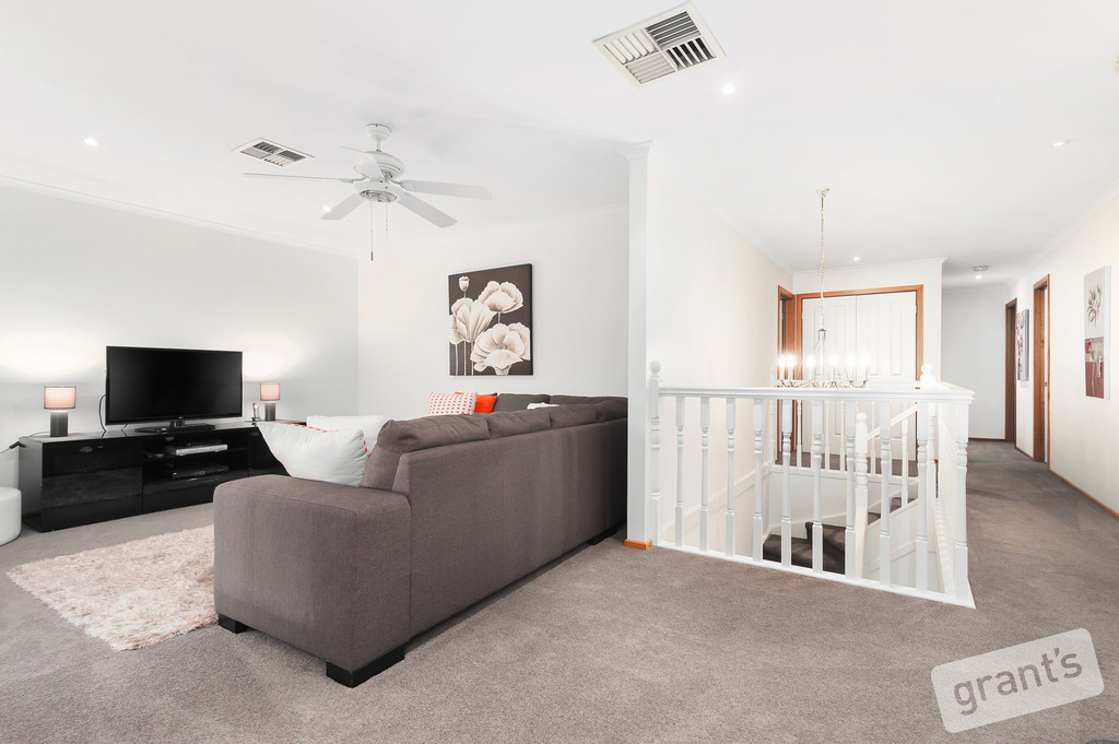 26 Grantham Crescent BERWICK VIC 3806 House For Sale 5606604