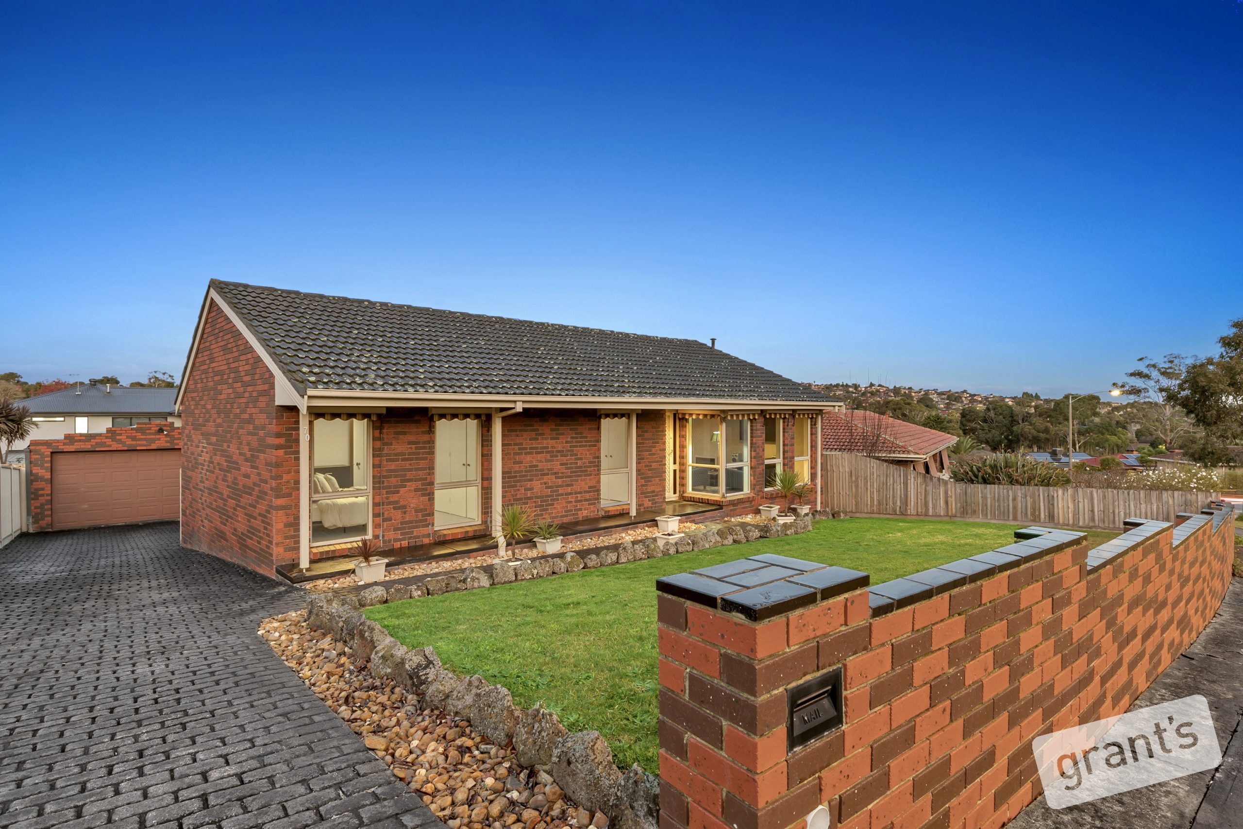 70 Chalcot Drive ENDEAVOUR HILLS VIC 3802 House For Sale 22225599