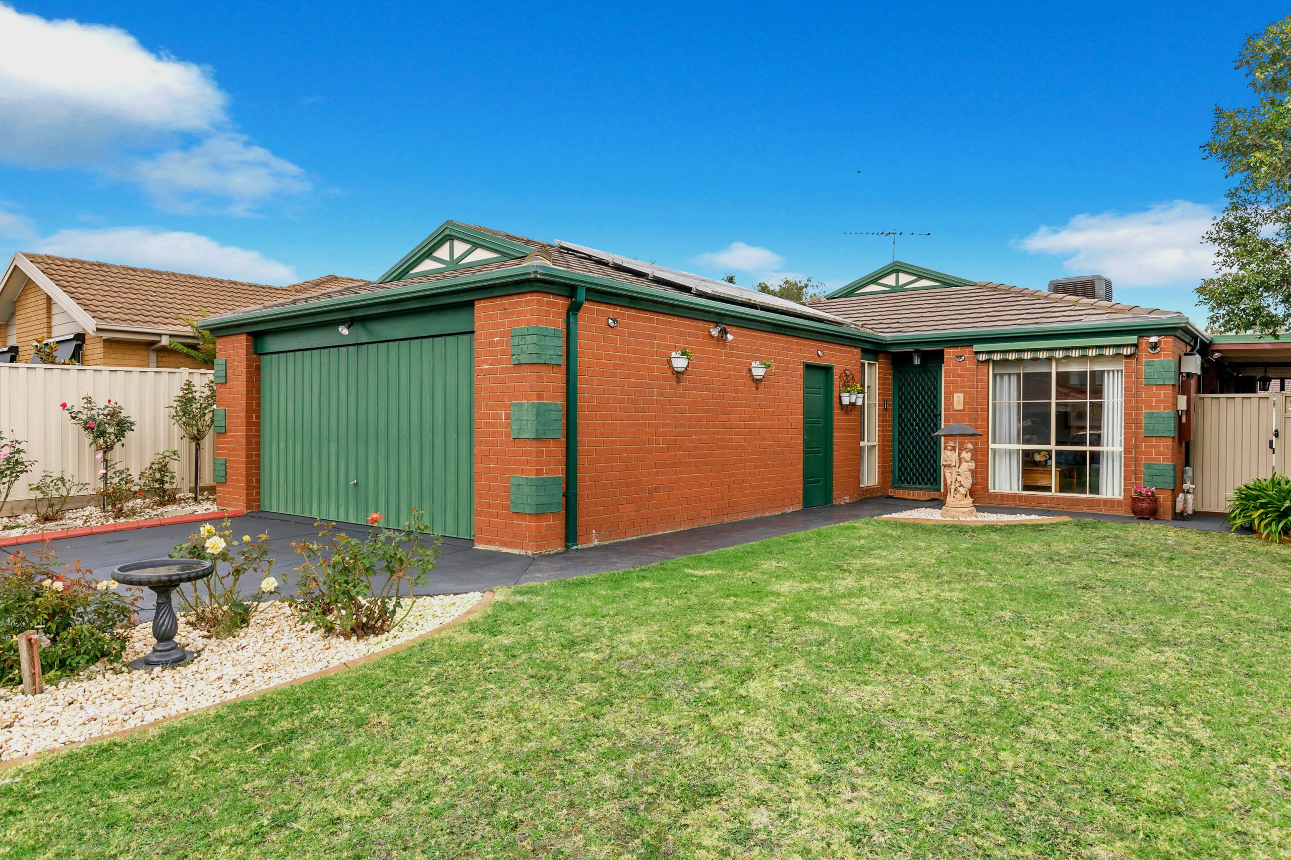 2 Pelican Court NARRE WARREN SOUTH VIC 3805 House For Sale L6473285